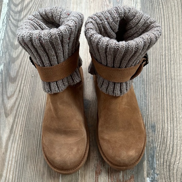 UGG Cambridge Cable Knit Fold Over - Picture 5 of 12